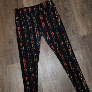 🎉2/$18 Lularoe black floral stripe leggings